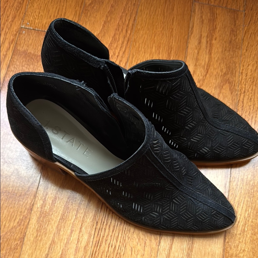 1.State Iddah Perforated Black Cutaway Ankle Boots